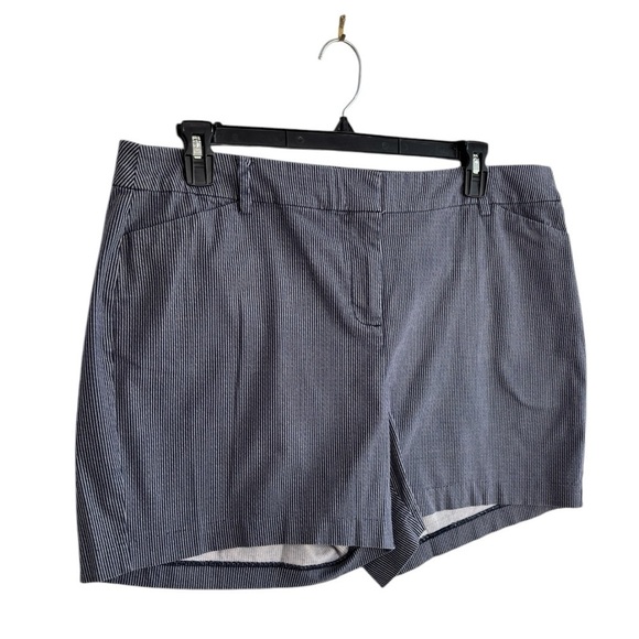 Lane Bryant Women's Plus Size 16 Bermuda Shorts Cotton Blend Navy White Striped - Picture 2 of 15